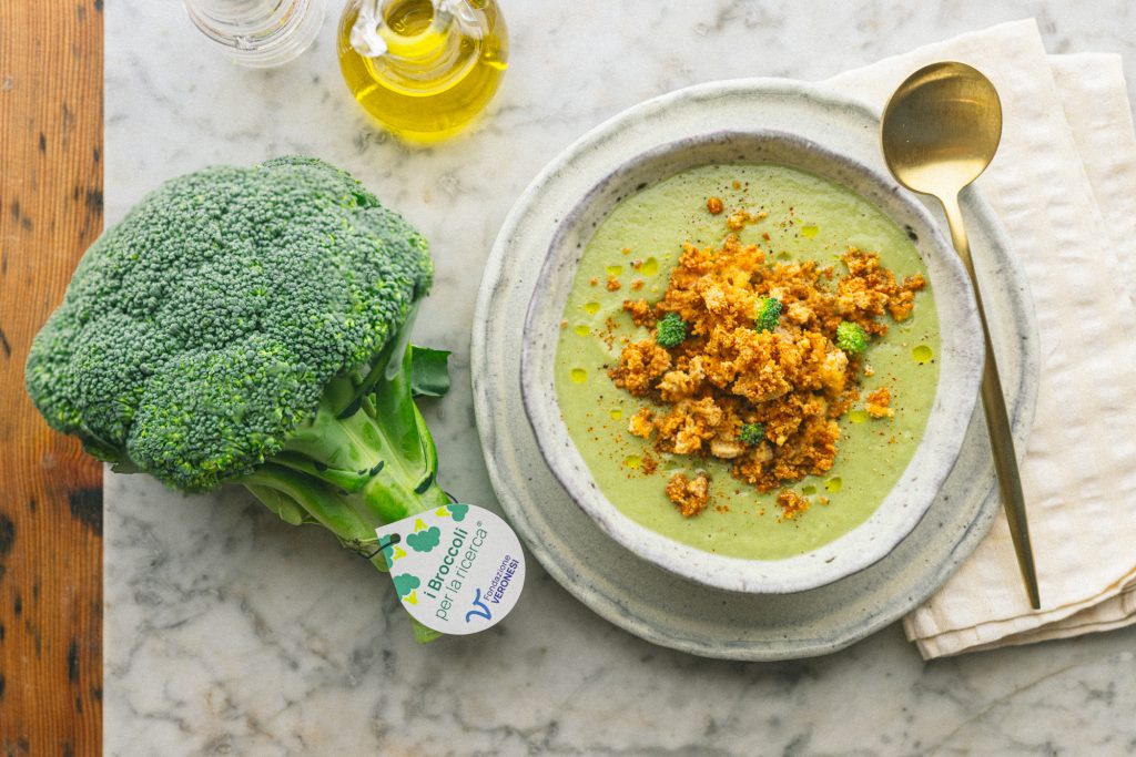 Crema di broccoli e finocchio con tofu croccante